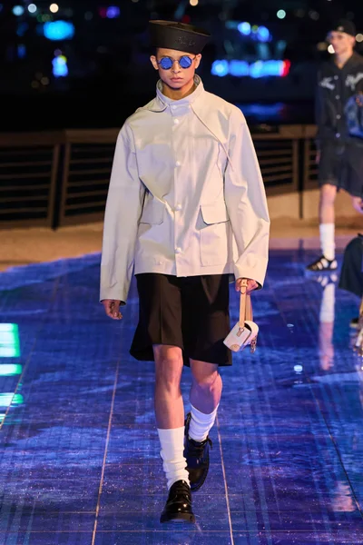 Look 19